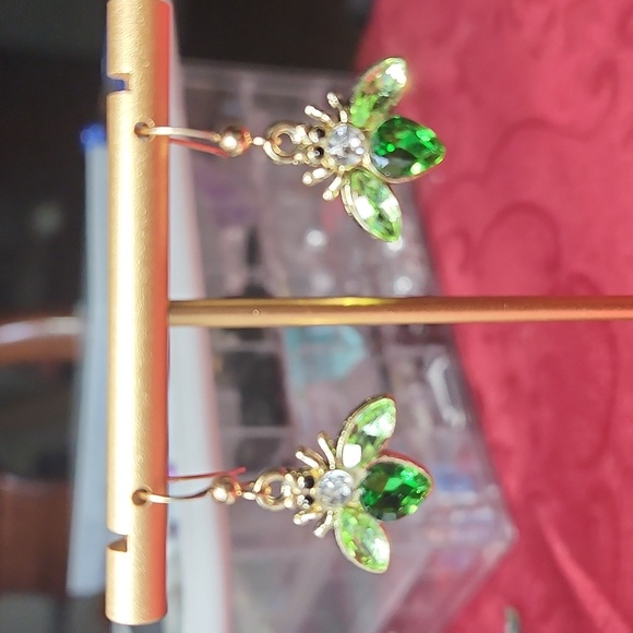 “Queen Bee” Peridot/White Crystal Bees 14kt Gold Hook Earrings 1" Length - Picture 4 of 4